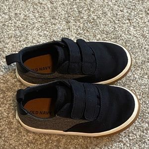 Old Navy Toddler Size 8 Velcro Shoes.